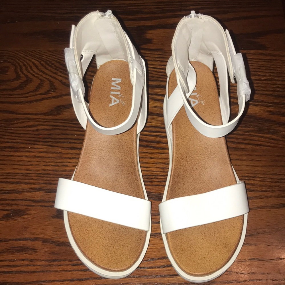 New MIA Girl’s White Sandals Size 4.5